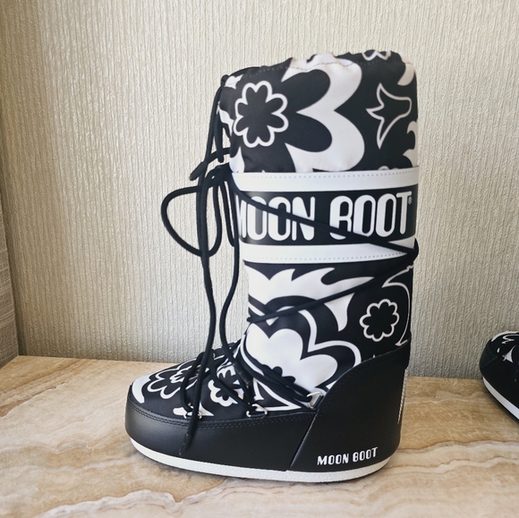 Moon Boot Icon Flower Moon Boots Floral Boots Black White Flowers - Picture 11 of 16